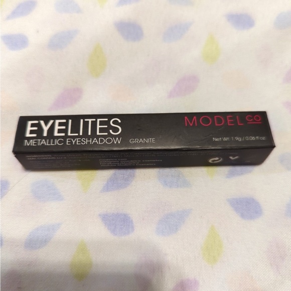 Model Co Eyelights Metallic Eyeshadow - Picture 2 of 3